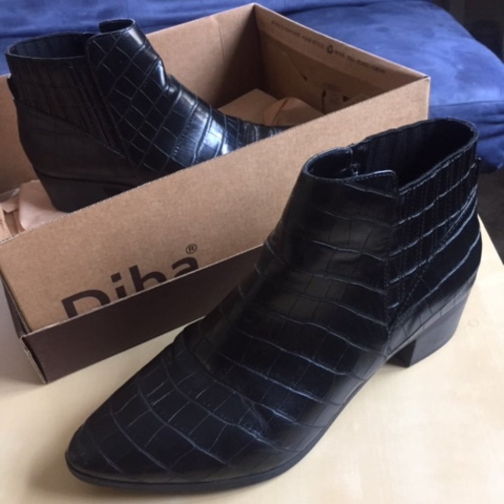 Diba ankle bootie